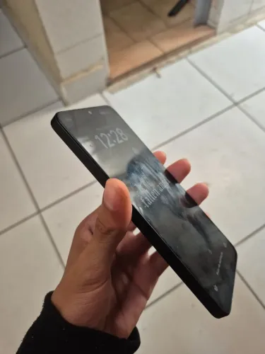 ?CELULAR SEMI NOVO?