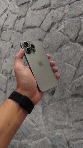 iPhone 15 Pro Max / 256GB