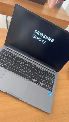Samsung Galaxy Book4 com Intel Core i3, 8 GB de RAM