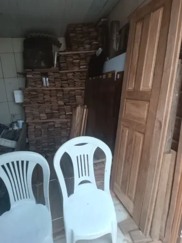 Portas com pequenas avarias