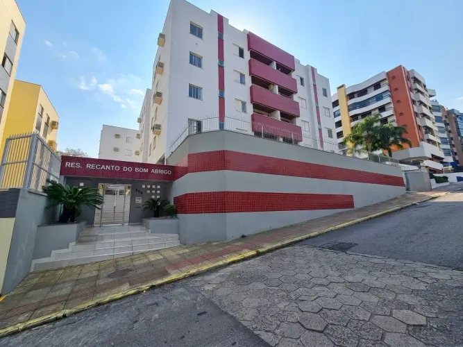 Imóvel para venda possui 109 metros quadrados com 4 quartos em Bom Abrigo - Florianópolis