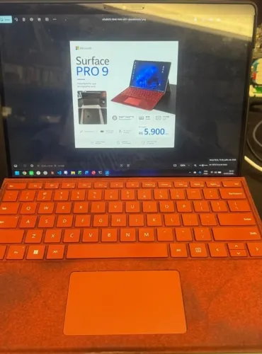 Microsoft Surface Pro 9 - i5 12ª Ger. | 8GB | 256GB SSD | Teclado + Caneta Original