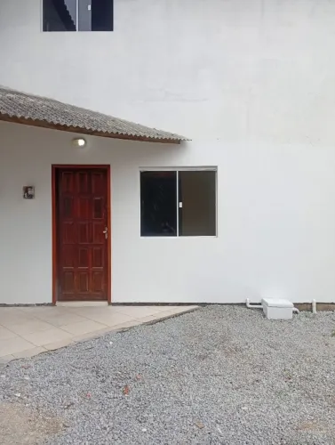LOCAÇÃO ANUAL AP (KITINET) SALA COZINHA SUITE A.CERVIÇO LAVANDERIA E 1 Vaga Para MOTO