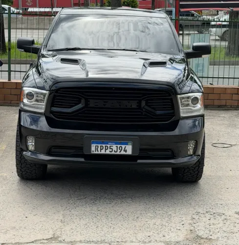 Ram Classic Laramie Night Edition 5.7 V8 16V Gasolina 4X4 Aut. 2022