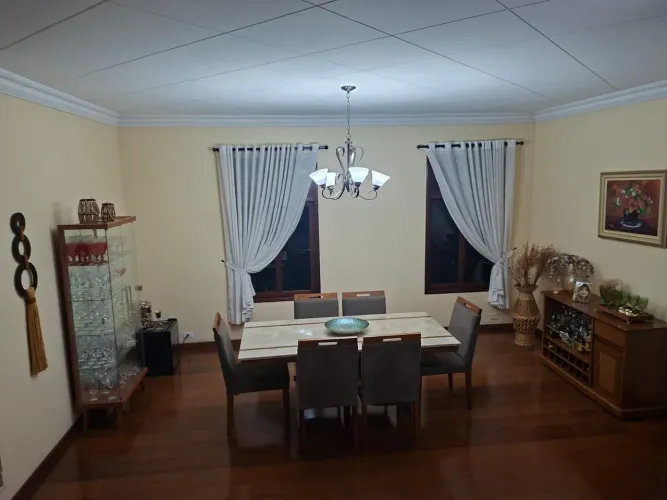 Mesa de jantar 6 cadeiras mármore travertino.Ótimo estado