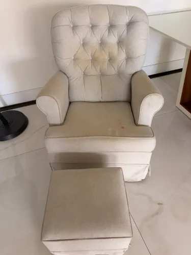 Poltrona de amamentação usada 