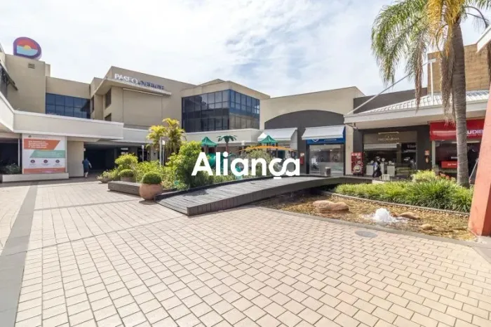 Loja comercial para alugar no Paseo Zona Sul, em Porto Alegre, com aproximadamente 35m² de