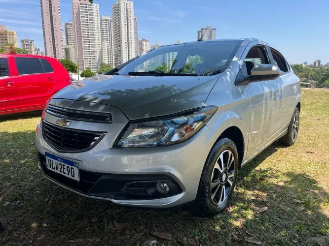 Chevrolet Onix Hatch LTZ 1.4 8V Flex Power Aut. 4P 2016
