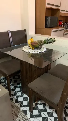 Mesa de vidro + 4 cadeiras