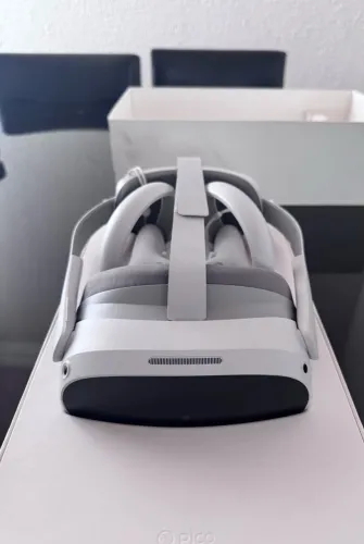 Óculos de realidade virtual Pico 4 VR 128GB + 2 Controles | Pouquíssimo Uso | Completo