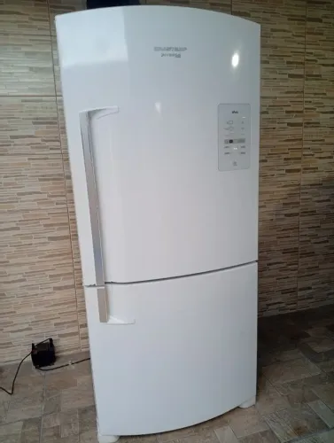 Geladeira invérse Brastemp 573 litros com MT espaço.. energia 127 volts leva o trafo 220 v