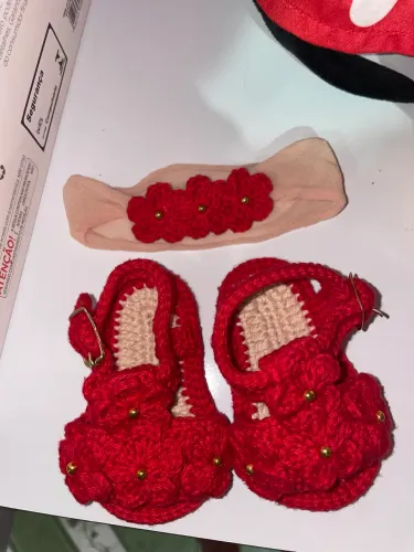 Vendo 2 Pares De Sapatinho de Crochê Menina, tamanho 0 a 3 meses cada Par 40,00 reais