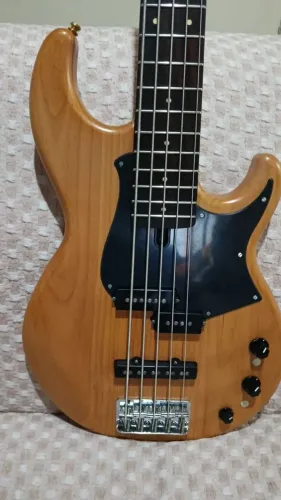 Baixo Yamaha BB 235