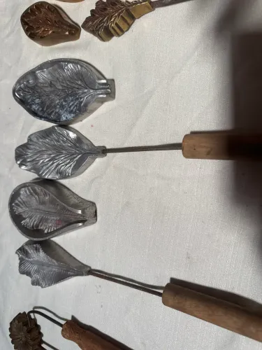 Divirta muito com este trabalho , peças frisadores para flores ? tem os cortadores