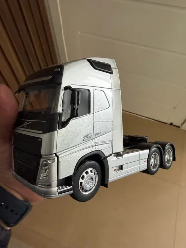 Miniatura volvo New FH 1.32 prata