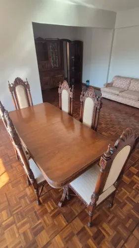 Mesa no estilo Manoelino