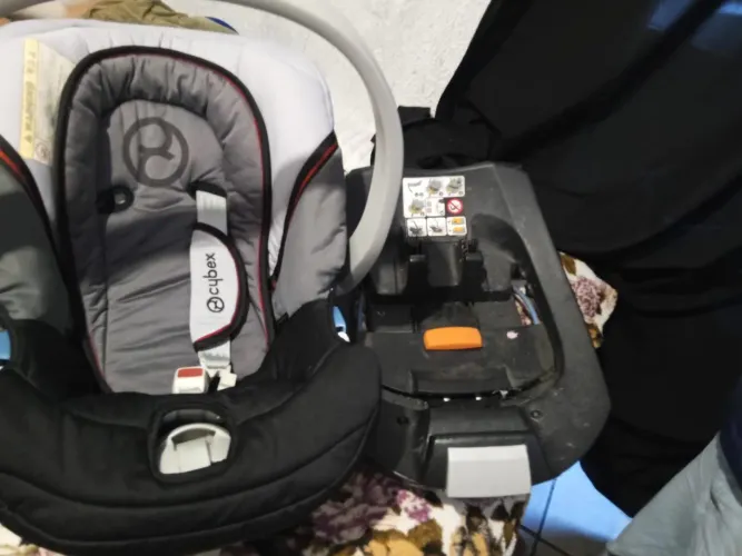 Vendo bb conforto e base para carro 