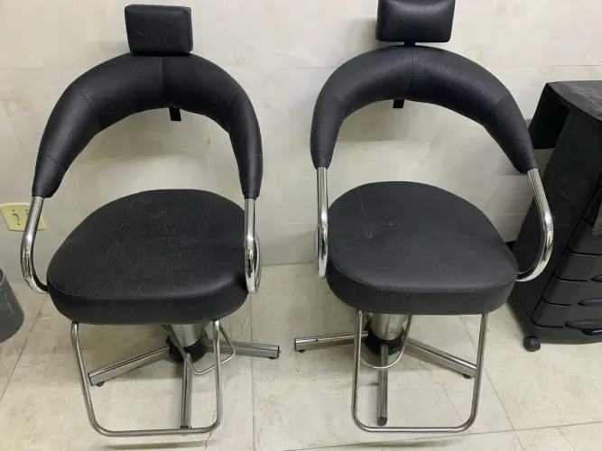 Poltronas preta hidráulica futurama 600,00 cada uma