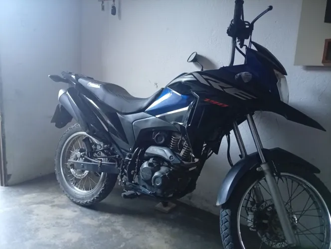 Vende-se Uma Honda 190