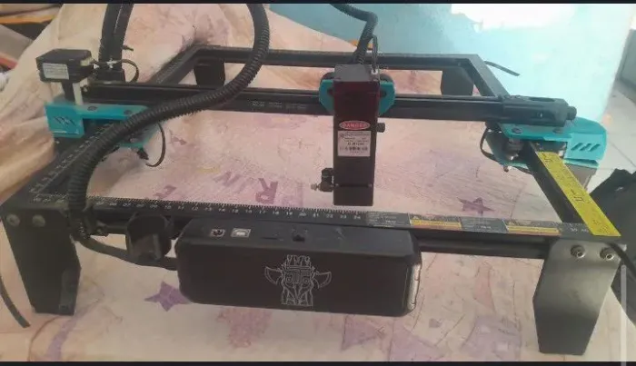 Máquina de corte e gravação a laser