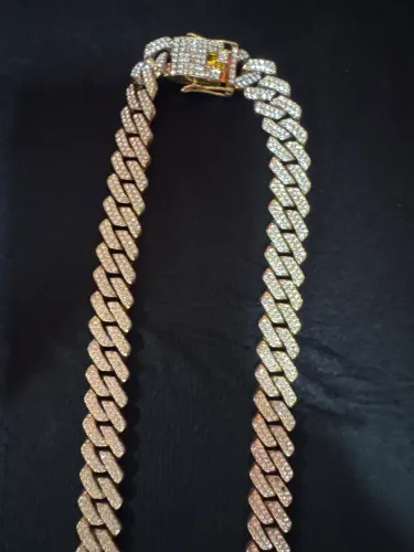Colar de strass dourado e rose