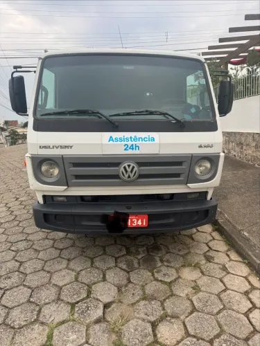 VW 9.160 na plataforma com asa delta 