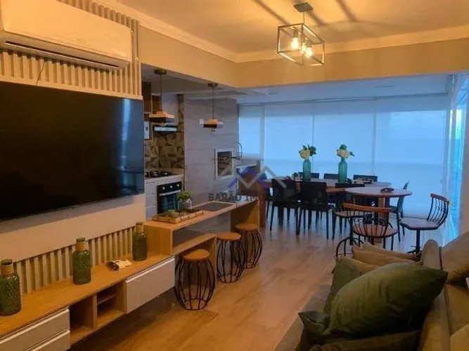 Lindo apartamento de 2 quartos no Guarujá.