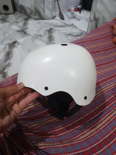 Capacete de proteção, serve para esportes radicais etc.