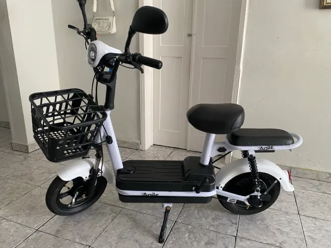 Moto Elétrica Agile Branca c/ Cesto - Super Econômica