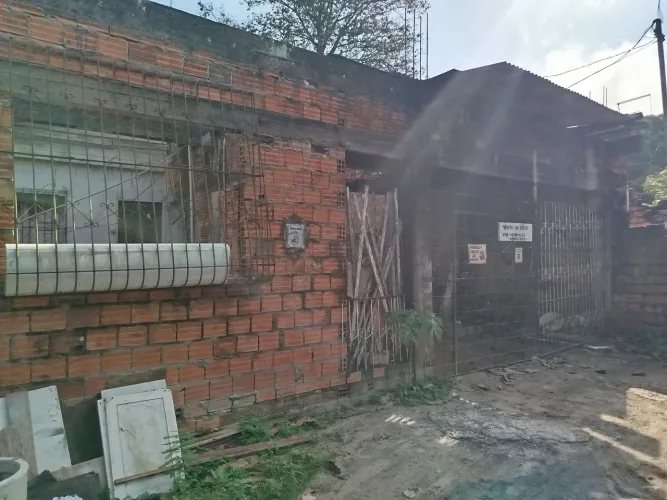 Casa avenida valor 60mil facilito pagamento.