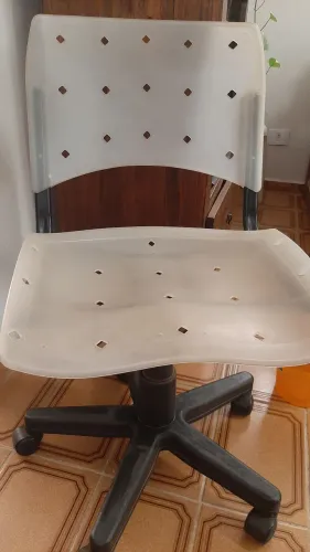 Cadeira de escritório giratória