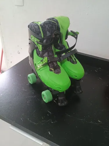 Par de Patins Roller ajustável DM Toys