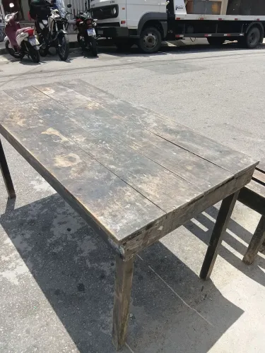 Mesa e cadeira
