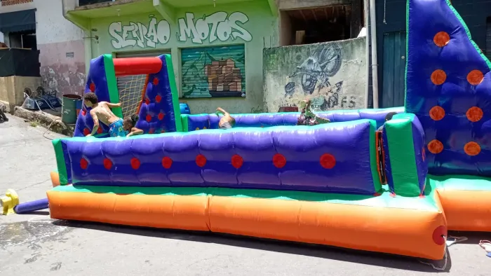 Futebol de sabao 4 por 8 metros 