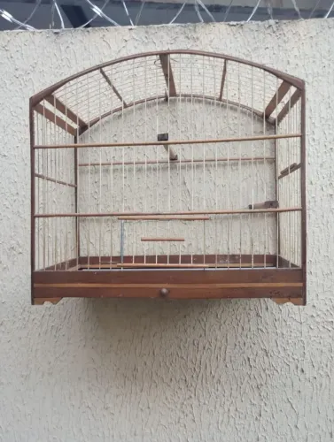 Vendo uma gaiola trinca ferro
