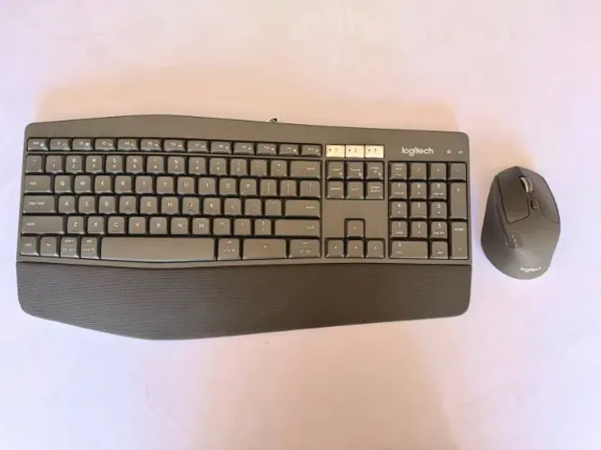 Kit Teclado e Mouse Sem Fio Logitech MK850 Performance - Usado