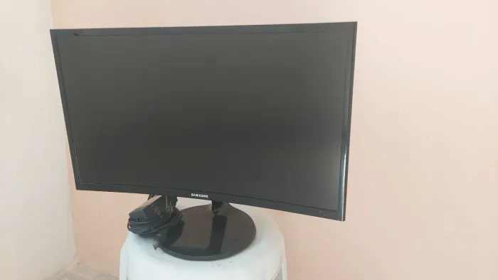 Monitor 24 Samsung tela curva em perfeito estado