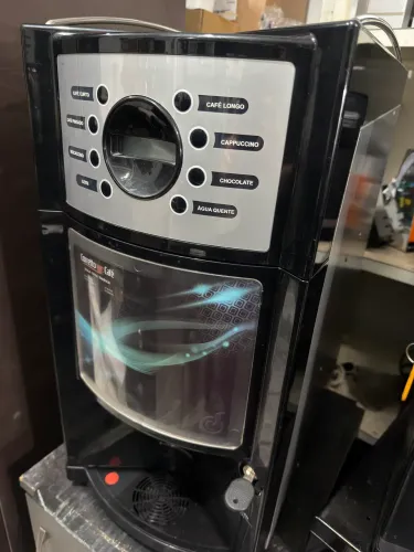 Máquina de café multibebida 