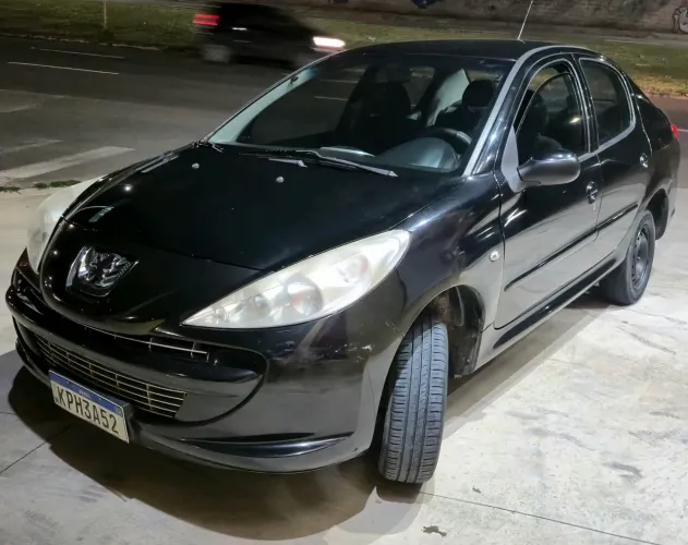 Peugeot 207 Sedan Passion XR 1.4 Flex 8V 4P 2013