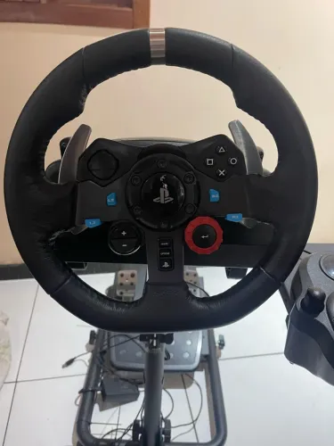 Volante G29 Driving Force com suporte, pedais e cambio