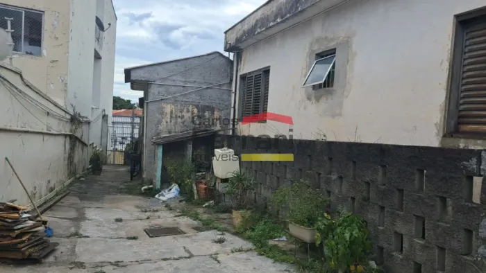 Terreno na Vila Maria Alta, com 6 casas antigas, 4 vagas, 720 m2 área total