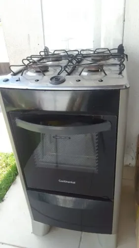 Fogão elétrico tá pegando as quatro bocas o pé dele tá quebrado e um botão tem que ajeitar