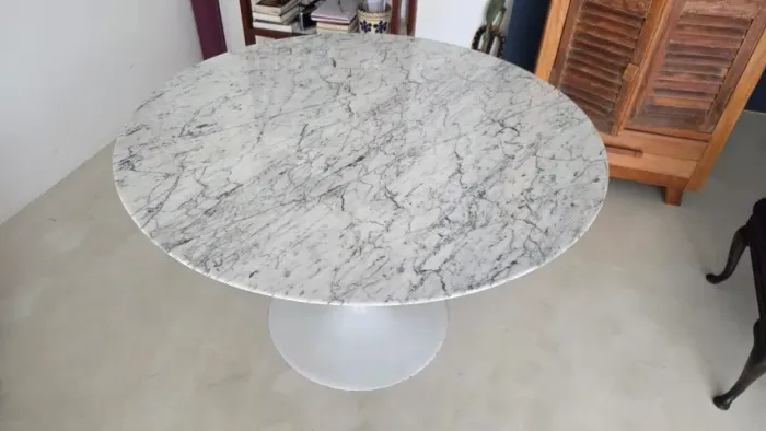 Mesa Saarinen redonda mármore Carrara 1,25m