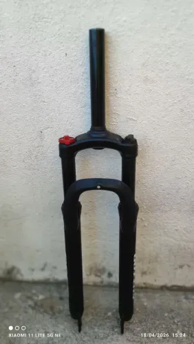Suspensão trava no ombro aro 29 ( seminova)