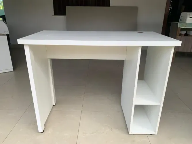 Mesa de Escritório MDF Branco c/ Espaço para Computador - Excelente Estado
