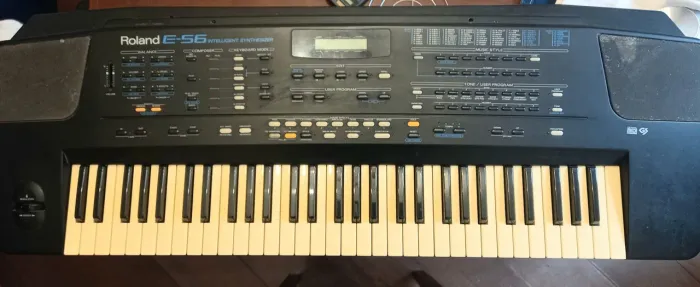 Teclado Roland E56