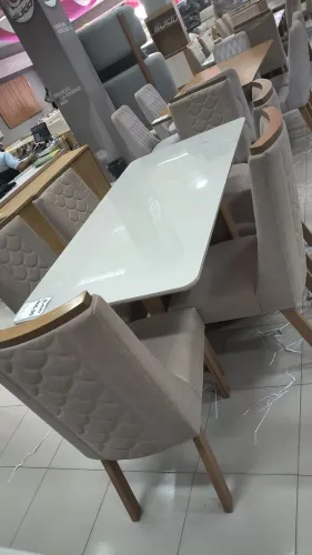 Mesa retangular em MDF, 4 cadeiras alcolchoadas linho, espuma d22 nova 