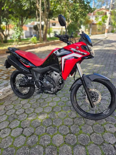 SERRÊ E LÉO MOTOS SAHARA RALLY 25 COM BAIXO KM