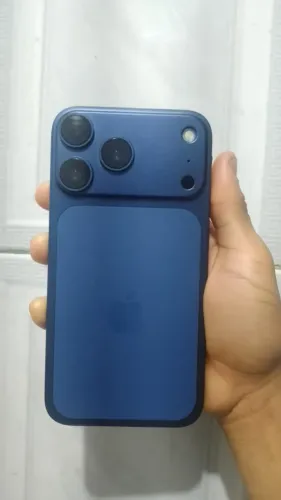 iPhone XR no carcaça do iPhone 17 pro