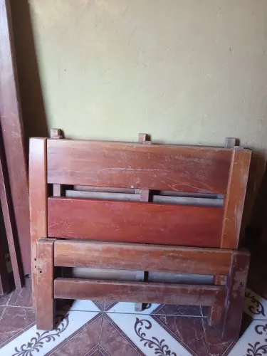 Vendo uma cama de solteiro